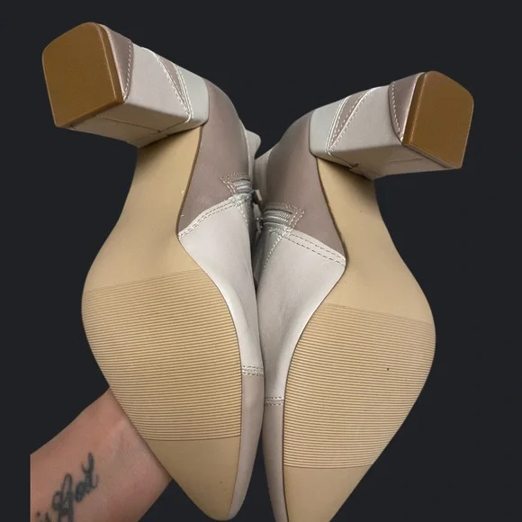 Steve Madden Women's Ankle Boots in Cream and Tan - Picture 2 of 4